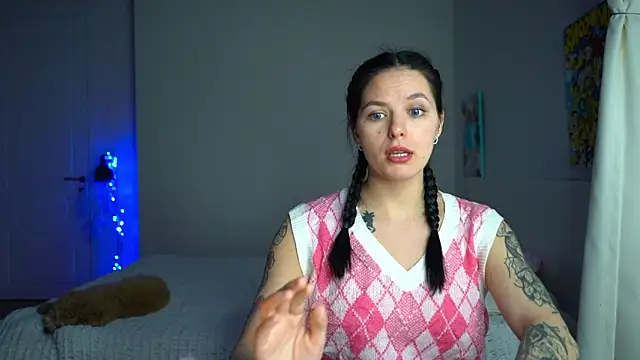 Snapshot of EwelynScott chatting on 14, 12, 2025 EwelynScott online show from 14, 12, 2025