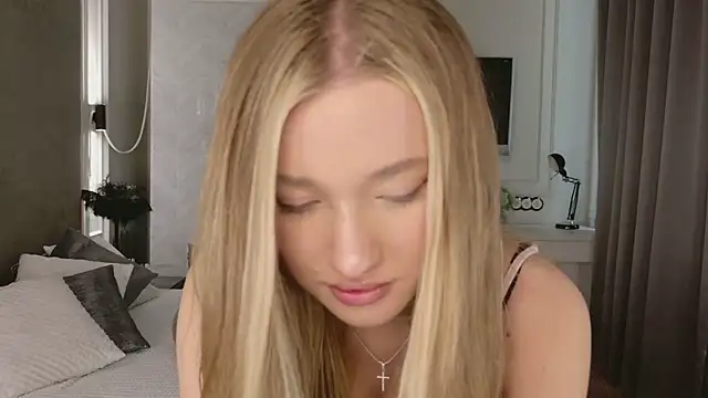 Snapshot of milaa_sun chatting on 24, 6, 2026 milaa sun online show from 24, 6, 2026