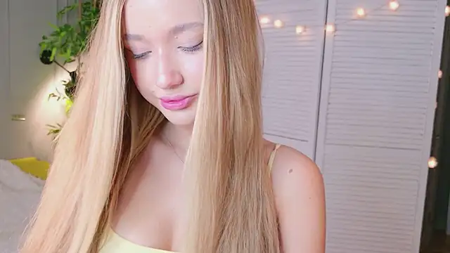 Snapshot of milaa_sun chatting on 31, 7, 2026 milaa sun online show from 31, 7, 2026