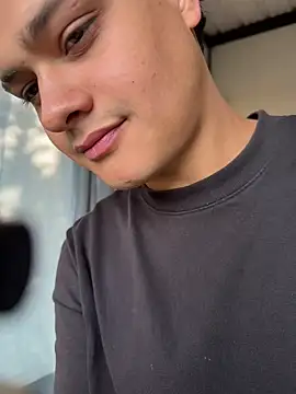 Snapshot of Rose-andres chatting on 31, 10, 2025 Rose-andres online show from 31, 10, 2025