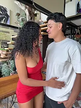 Snapshot of Rose-andres chatting on 16, 11, 2025 Rose-andres online show from 16, 11, 2025