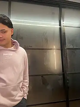 Snapshot of Rose-andres chatting on 7, 1, 2026 Rose-andres online show from 7, 1, 2026