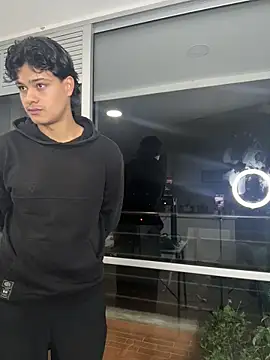 Snapshot of Rose-andres chatting on 7, 4, 2026 Rose-andres online show from 7, 4, 2026