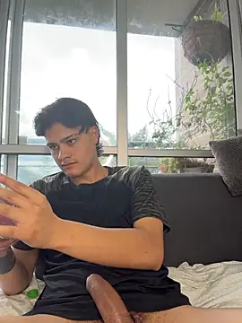 Snapshot of Rose-andres chatting on 18, 5, 2026 Rose-andres online show from 18, 5, 2026