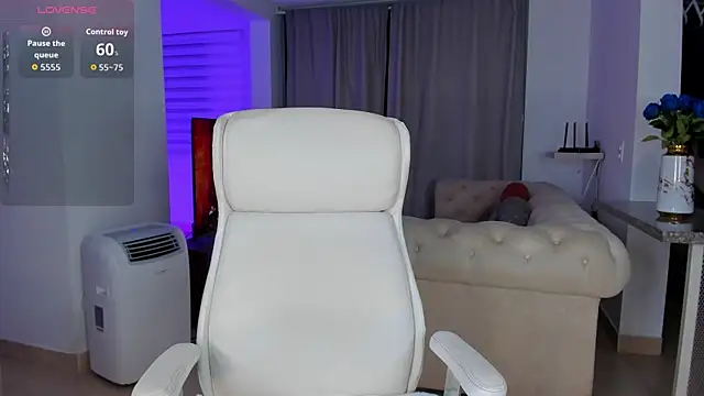 Snapshot of MeganScott chatting on 24, 11, 2025 MeganScott online show from 24, 11, 2025