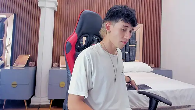 Michael blue online show from 17, 10, 2025