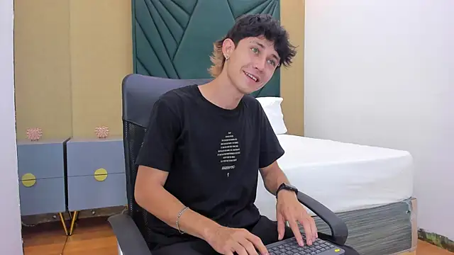 Michael blue online show from 22, 12, 2025