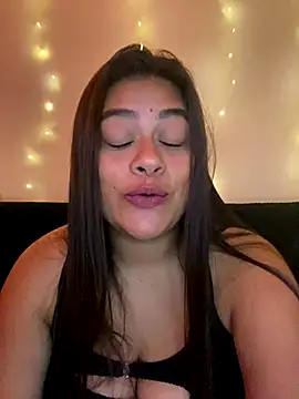 Snapshot of NattashaMore_0719 chatting on 21, 12, 2025 NattashaMore 0719 online show from 21, 12, 2025