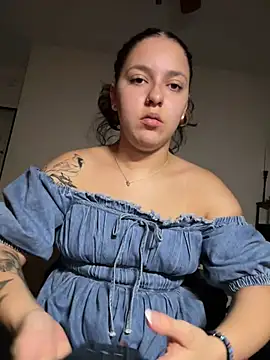 Snapshot of babykalirose chatting on 18, 4, 2026 babykalirose online show from 18, 4, 2026