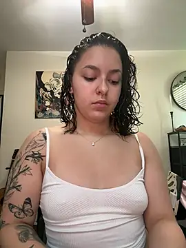 Snapshot of babykalirose chatting on 1, 5, 2026 babykalirose online show from 1, 5, 2026
