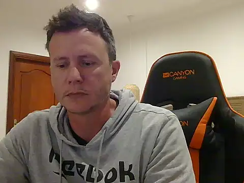 Snapshot of TroyDieselXXX chatting on 19, 4, 2026 TroyDieselXXX online show from 19, 4, 2026