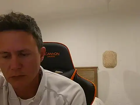 Snapshot of TroyDieselXXX chatting on 22, 4, 2026 TroyDieselXXX online show from 22, 4, 2026