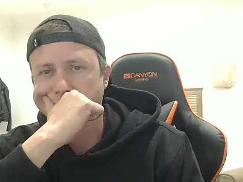 Snapshot of TroyDieselXXX chatting on 8, 7, 2026 TroyDieselXXX online show from 8, 7, 2026