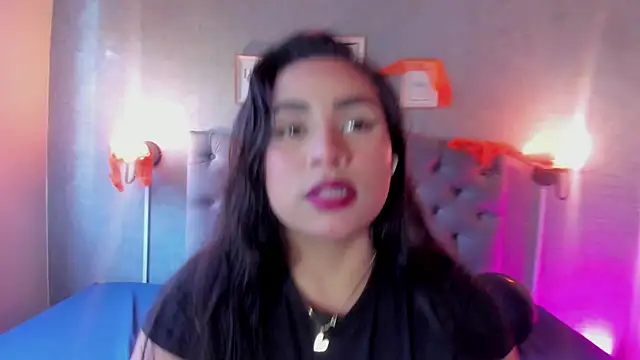 Snapshot of GiannaSlimJB chatting on 5, 10, 2025 GiannaSlimJB online show from 5, 10, 2025