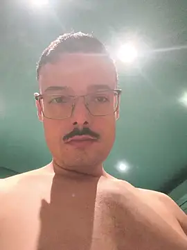 Snapshot of mikeara90 chatting on 1, 11, 2025 mikeara90 online show from 1, 11, 2025