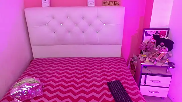 Snapshot of x_isabella_x chatting on 8, 4, 2026 x isabella x online show from 8, 4, 2026