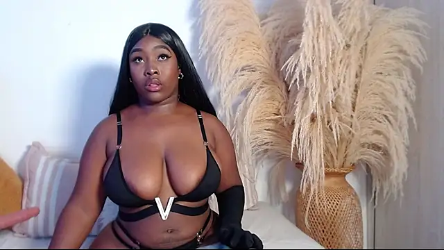 Snapshot of XYOMARAWILD chatting on 13, 10, 2025 XYOMARAWILD online show from 13, 10, 2025