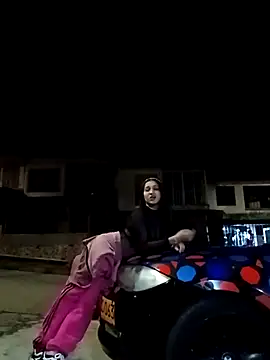 Arii collins1 online show from 8, 10, 2025