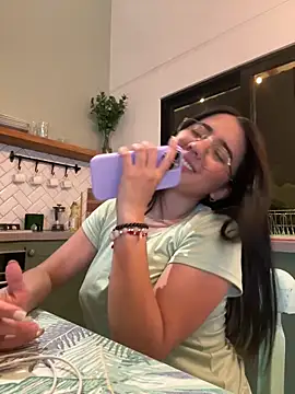 Snapshot of Michelle_Zoe chatting on 9, 4, 2026 Michelle Zoe online show from 9, 4, 2026