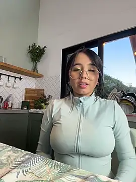 Snapshot of Michelle_Zoe chatting on 9, 4, 2026 Michelle Zoe online show from 9, 4, 2026