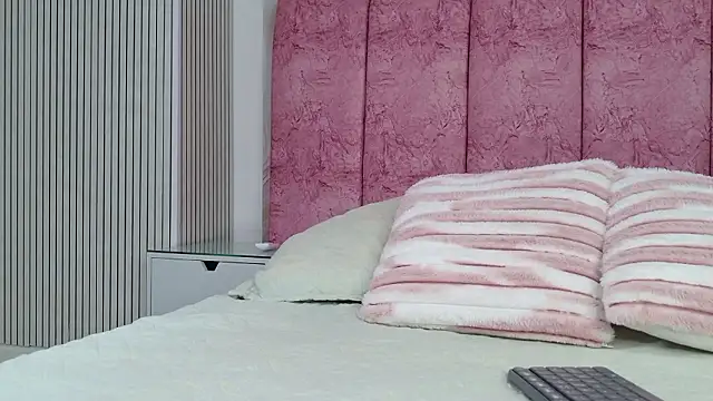 emmacurvy online show from 25, 2, 2026