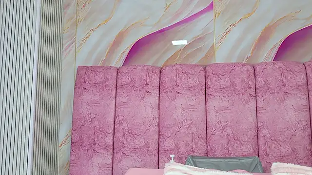 emmacurvy online show from 10, 3, 2026