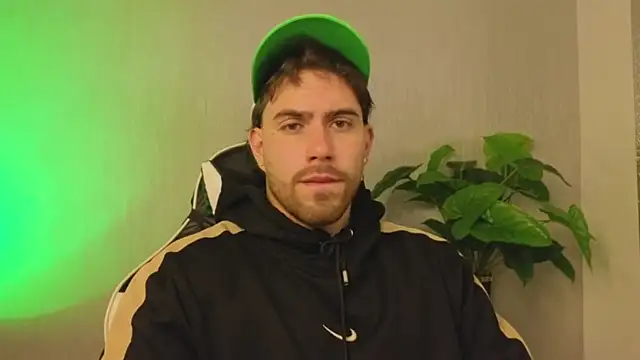 Snapshot of Ades_Lowe chatting on 18, 12, 2025 Ades Lowe online show from 18, 12, 2025