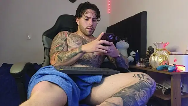 Snapshot of Ades_Lowe chatting on 8, 4, 2026 Ades Lowe online show from 8, 4, 2026