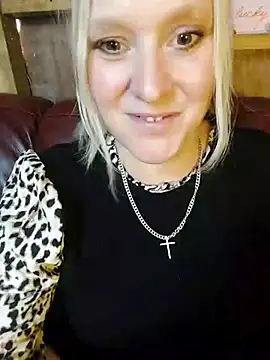 Bouncy-Bella28X online show from 4, 11, 2025