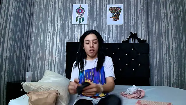 Snapshot of Alicee_Moonn chatting on 4, 10, 2025 Alicee Moonn online show from 4, 10, 2025