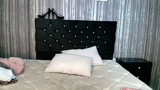 Snapshot of Alicee_Moonn chatting on 5, 12, 2025 Alicee Moonn online show from 5, 12, 2025