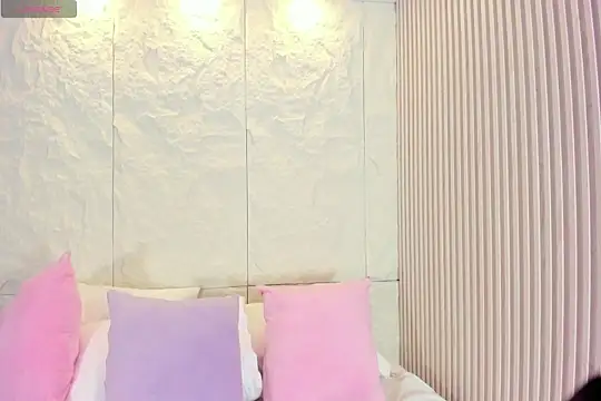 QetziaStoun online show from 5, 12, 2025