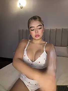 Snapshot of Mia_Roswell chatting on 13, 4, 2026 Mia Roswell online show from 13, 4, 2026