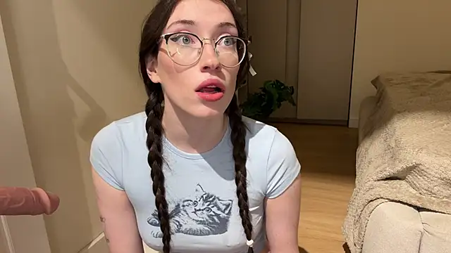 Snapshot of Kelly_Berry__ chatting on 8, 4, 2026 Kelly Berry online show from 8, 4, 2026