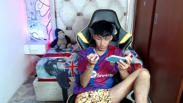 Snapshot of yiisu_ chatting on 8, 10, 2025 yiisu  online show from 8, 10, 2025