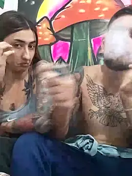 Snapshot of parejajuguetona420 chatting on 22, 11, 2025 parejajuguetona420 online show from 22, 11, 2025