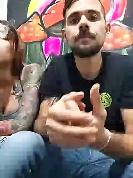 Snapshot of parejajuguetona420 chatting on 23, 11, 2025 parejajuguetona420 online show from 23, 11, 2025