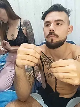 Snapshot of parejajuguetona420 chatting on 23, 4, 2026 parejajuguetona420 online show from 23, 4, 2026