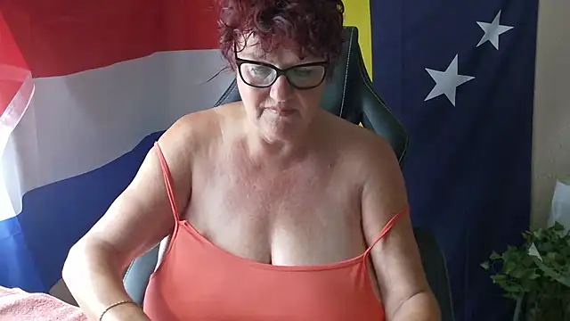 Snapshot of -Curvy- chatting on 23, 6, 2026 -Curvy- online show from 23, 6, 2026
