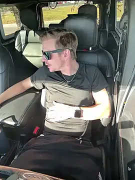 Snapshot of uncut_luke chatting on 9, 10, 2025 uncut luke online show from 9, 10, 2025