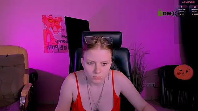 Snapshot of foxy_tease_ chatting on 8, 11, 2025 foxy tease online show from 8, 11, 2025