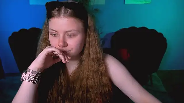 Snapshot of foxy_tease_ chatting on 13, 11, 2025 foxy tease online show from 13, 11, 2025