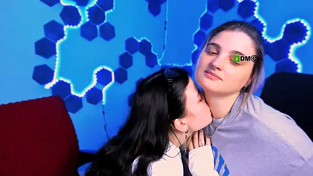 Snapshot of foxy_tease_ chatting on 13, 12, 2025 foxy tease online show from 13, 12, 2025