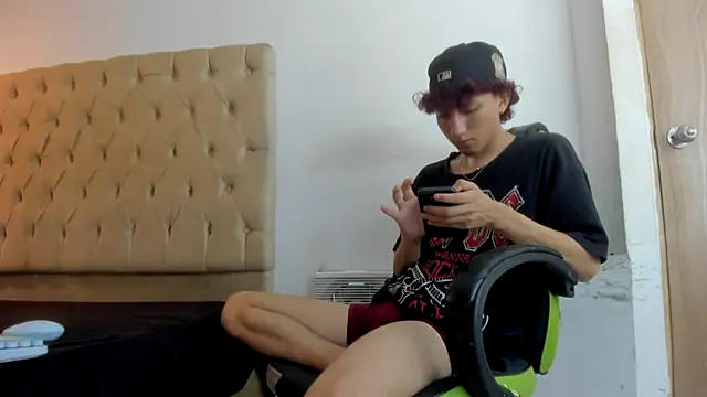 Darkknightx01 online show from 20, 2, 2026