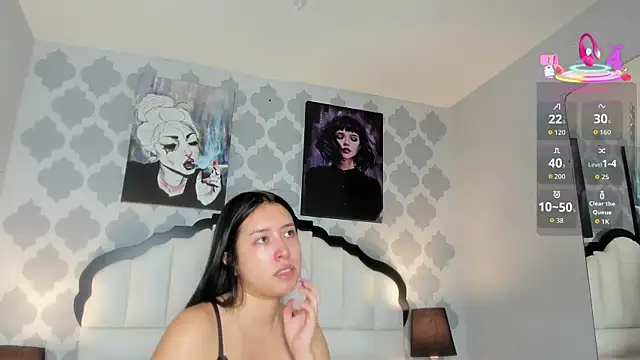 Snapshot of SarahMiler_ chatting on 31, 10, 2025 SarahMiler online show from 31, 10, 2025