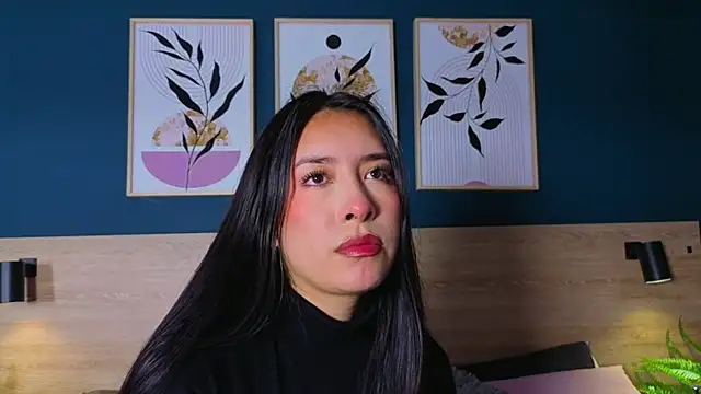 Snapshot of SarahMiler_ chatting on 14, 11, 2025 SarahMiler online show from 14, 11, 2025