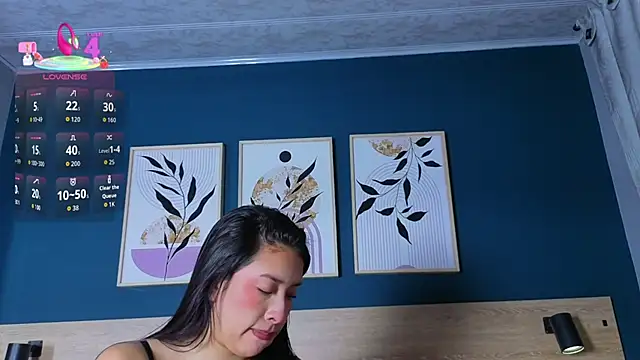 Snapshot of SarahMiler_ chatting on 18, 11, 2025 SarahMiler online show from 18, 11, 2025