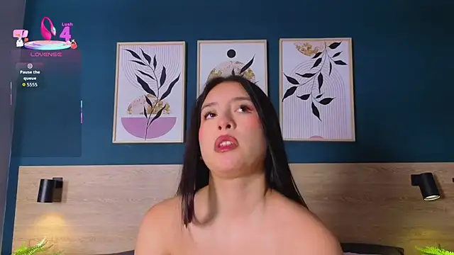 Snapshot of SarahMiler_ chatting on 20, 11, 2025 SarahMiler online show from 20, 11, 2025