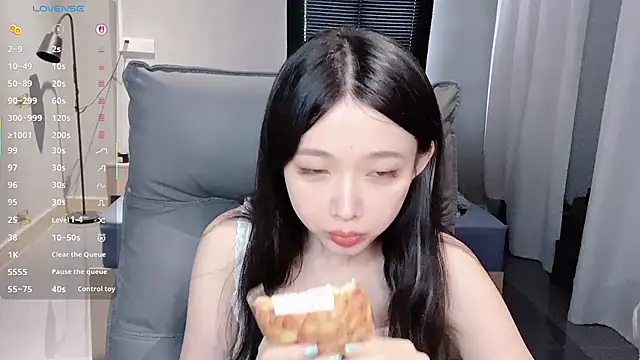 Snapshot of NiNi-baby520 chatting on 16, 10, 2025 NiNi-baby520 online show from 16, 10, 2025