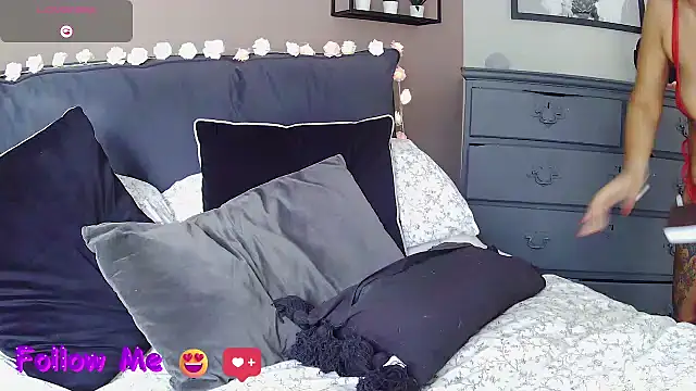 LonelyLucinda online show from 24, 9, 2025